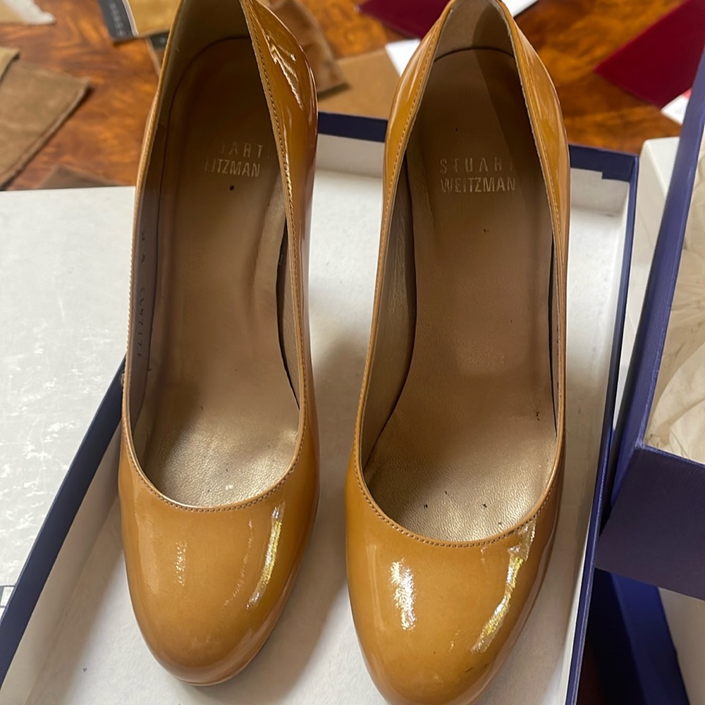 SALVATORE FERRAGAMO CREAM PUMP HEELS